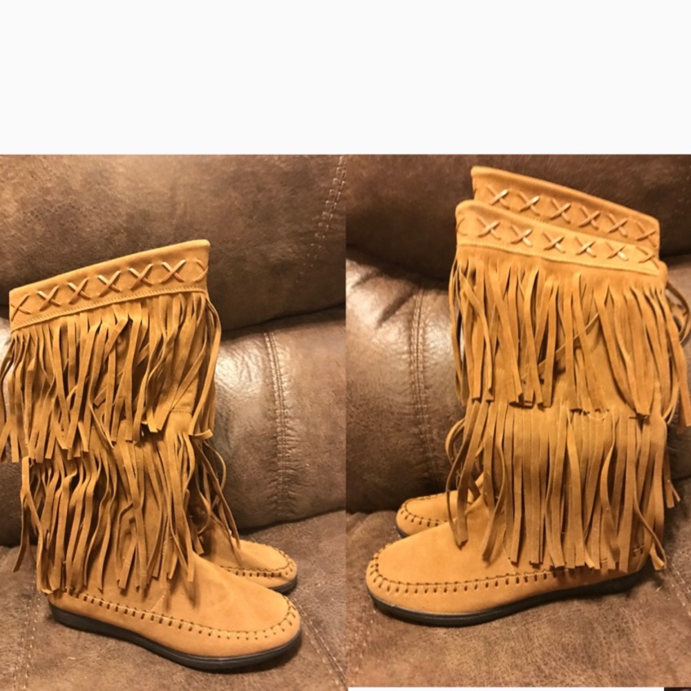Tasseled boots